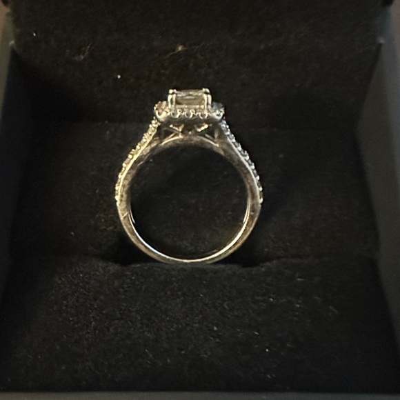Elegant Silver Women’s Diamond Rings - Picture 3 of 11